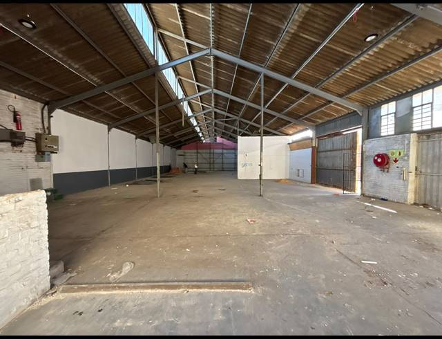 565M² WAREHOUSE TO LET IN EPPING INDUSTRIAL